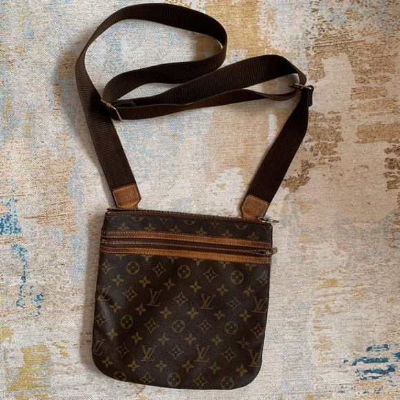 Louis Vuitton Handbags - Authentic Louis Vuitton Bosphere Crossbody